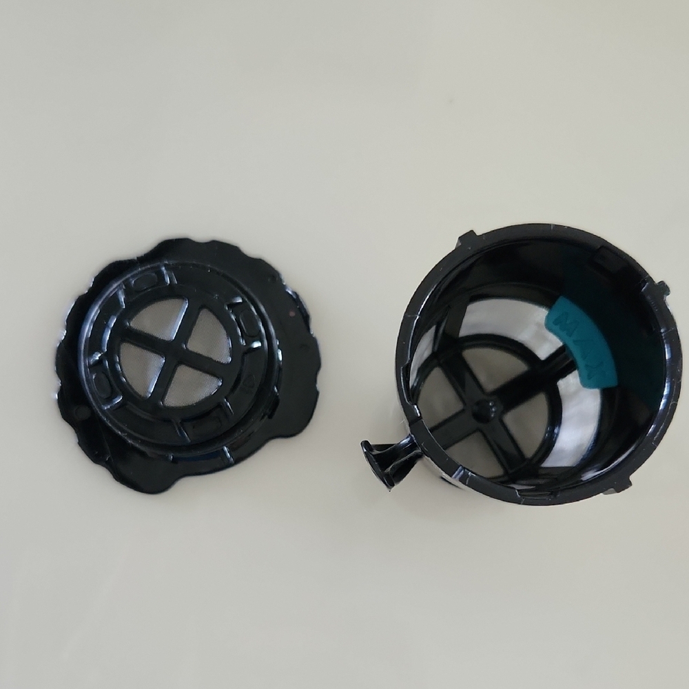 Keurig 2.0 My K-Cup Reusable Coffee Filter - Black with Red Accent - Picture 4 of 7